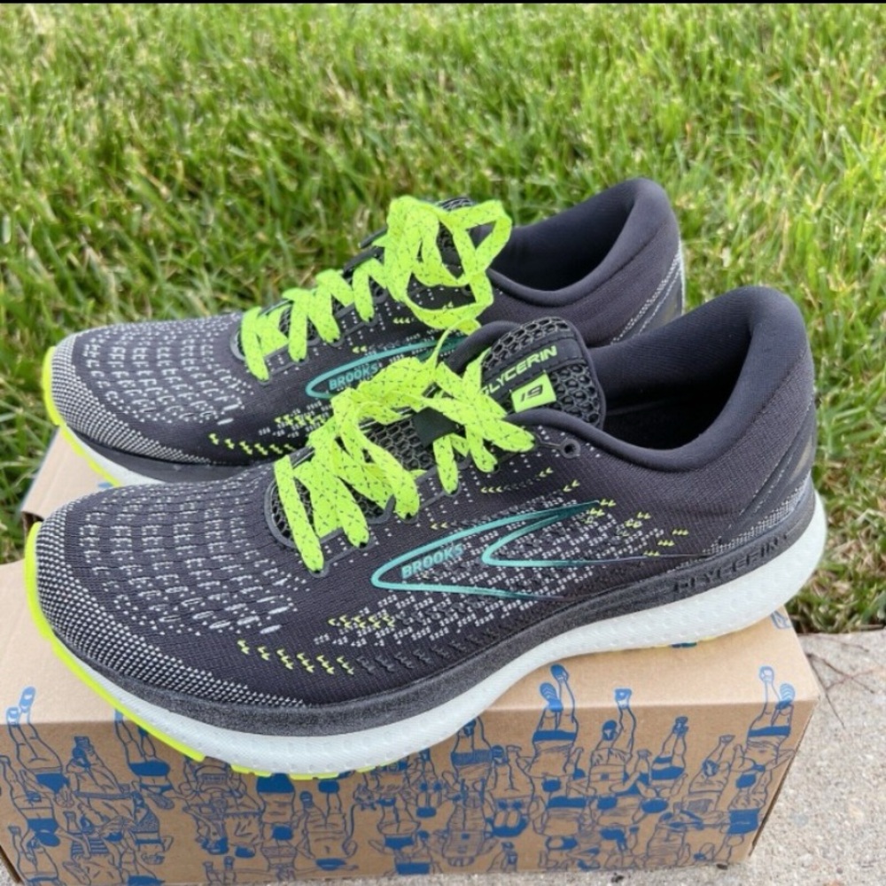 Womens Brooks Glycerin 19 size 8B  New .
